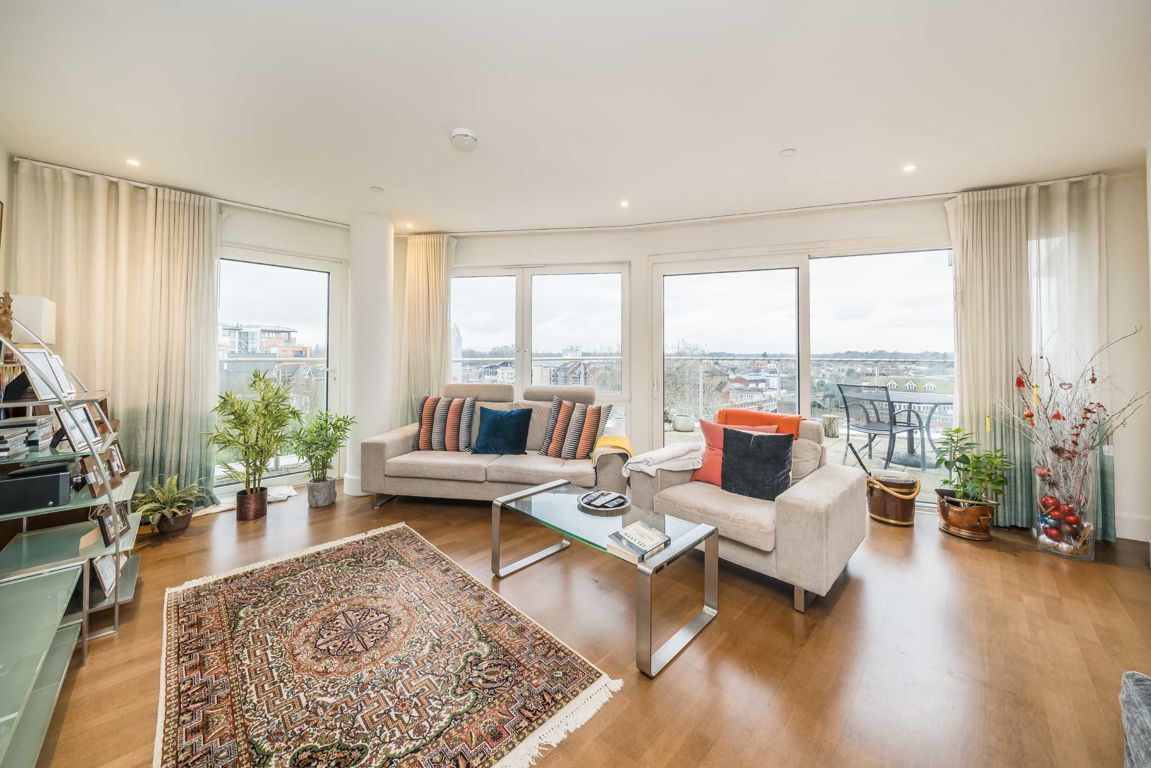 3 bedroom flat for sale 0