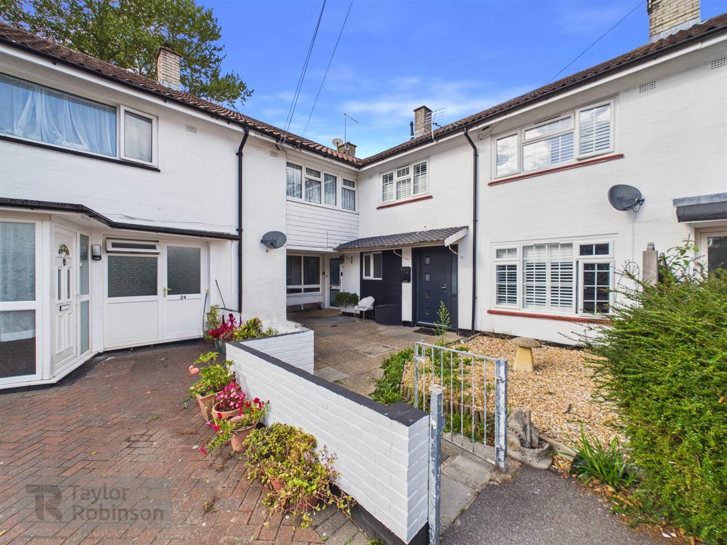 2 bed maisonette for sale