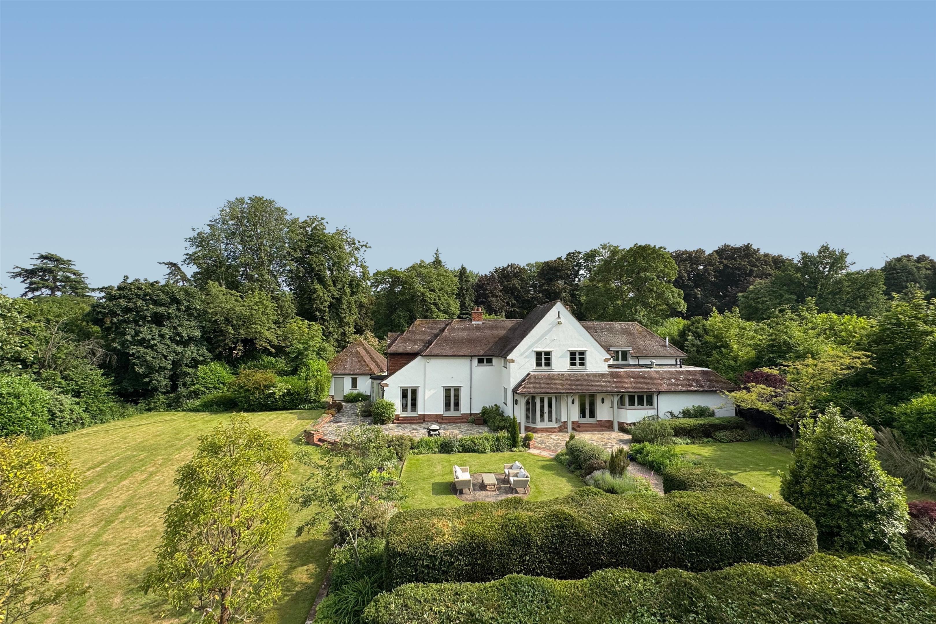 5 bedroom detached house for sale 0