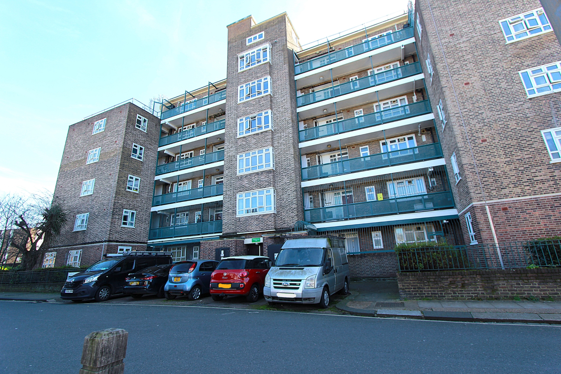 38, Tyneham Close, Battersea photo 2