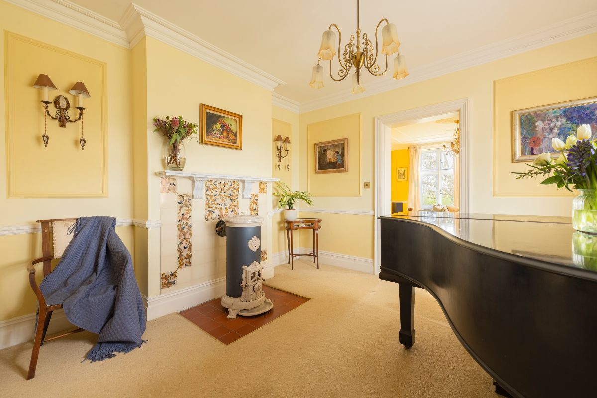 4 bedroom detached house for sale 0