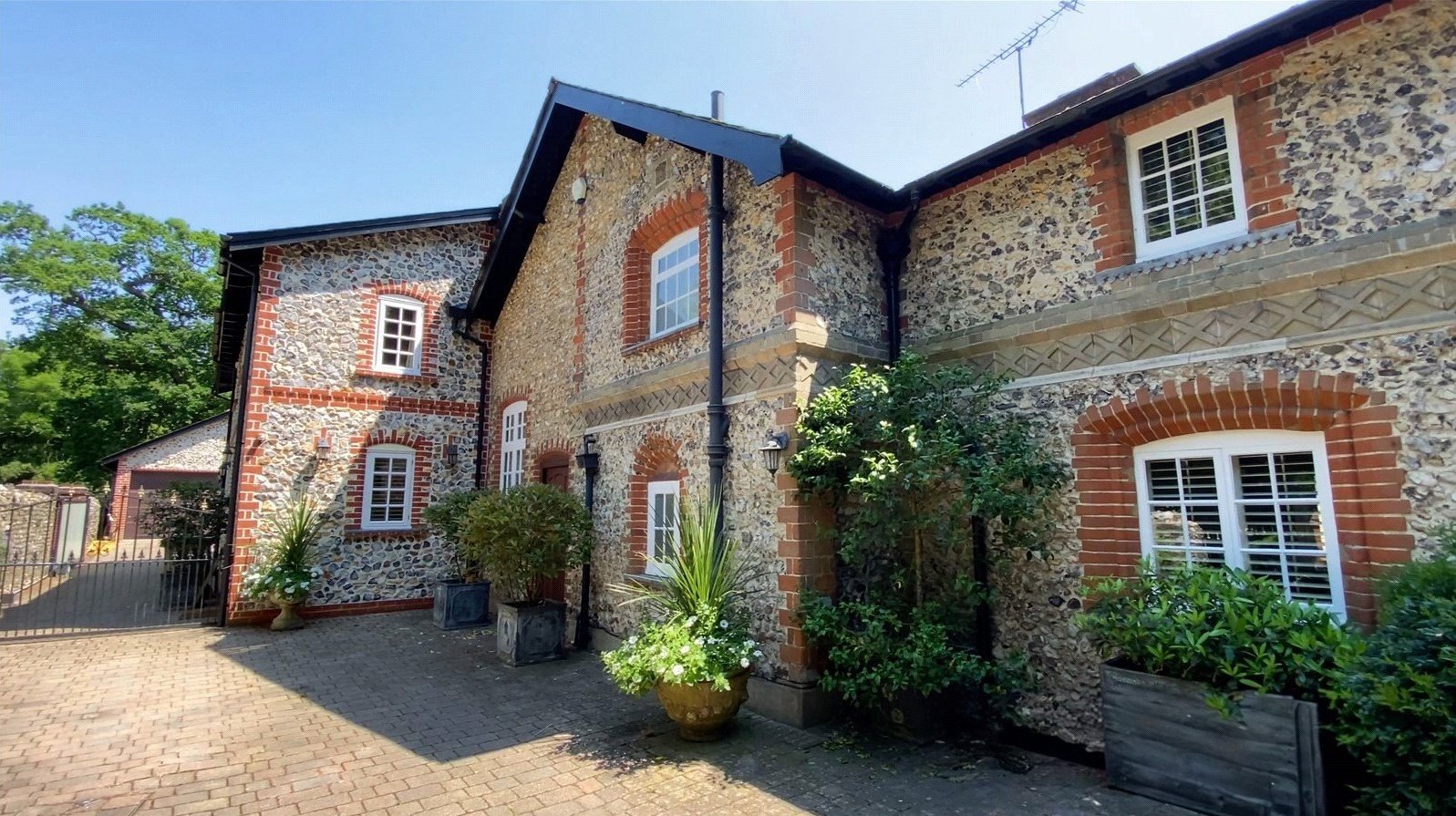 Photos of Pine Walk, East Horsley, Leatherhead, Surrey KT24 65182766