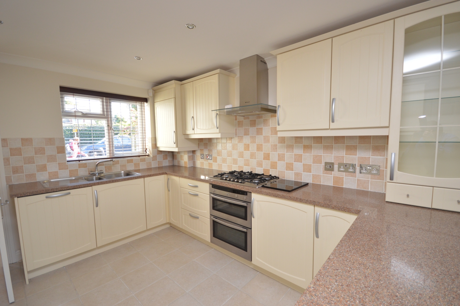 39, Stanley Road, Lymington photo 4