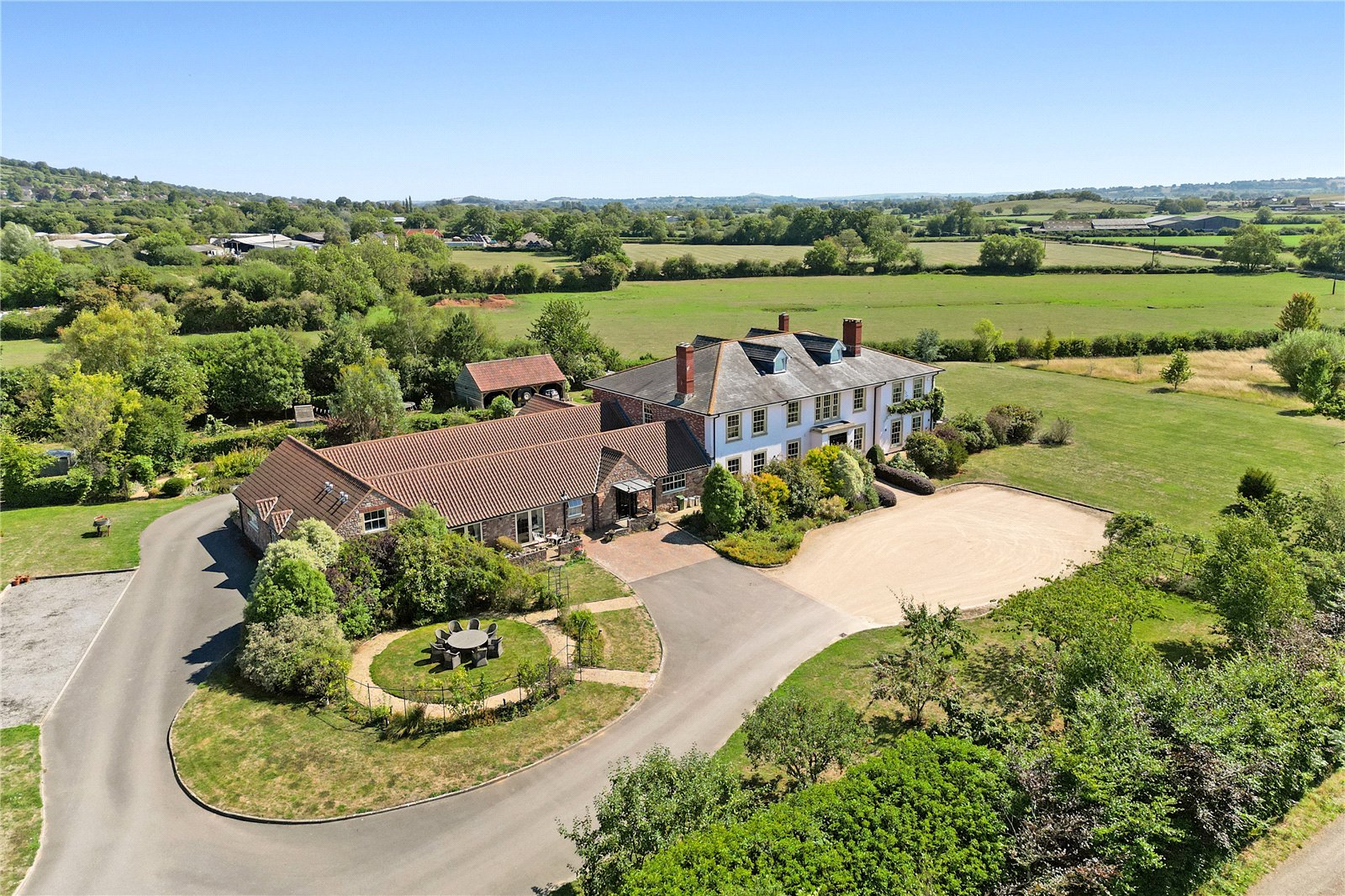 6 bedroom detached house for sale 0