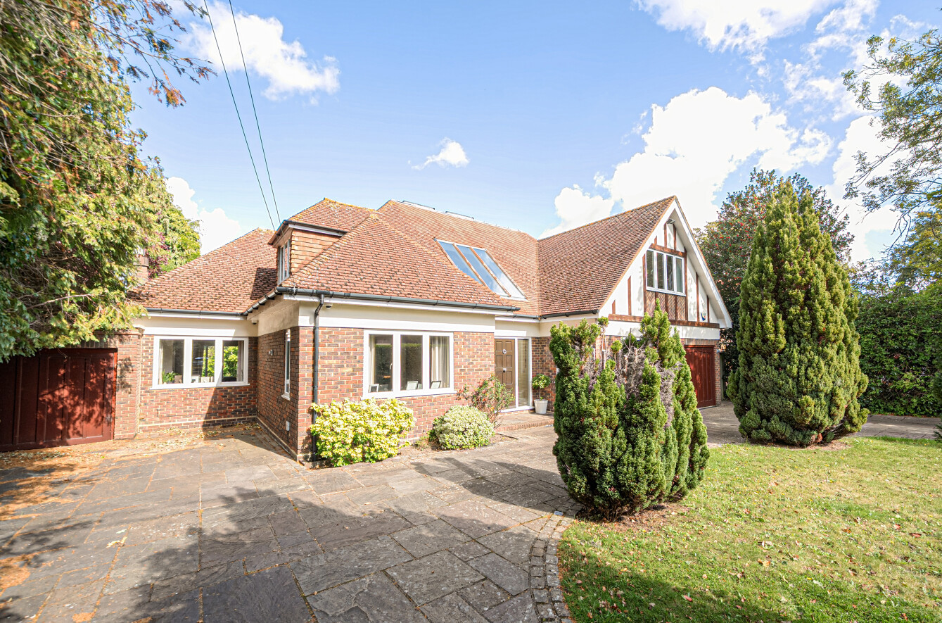 5 bedroom detached house for sale 0