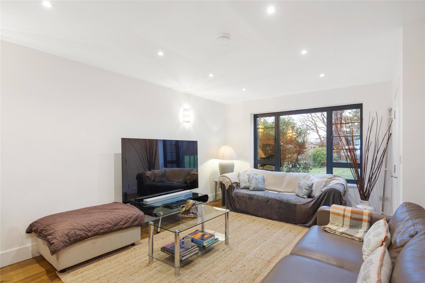 4 bedroom semi-detached house for sale 0