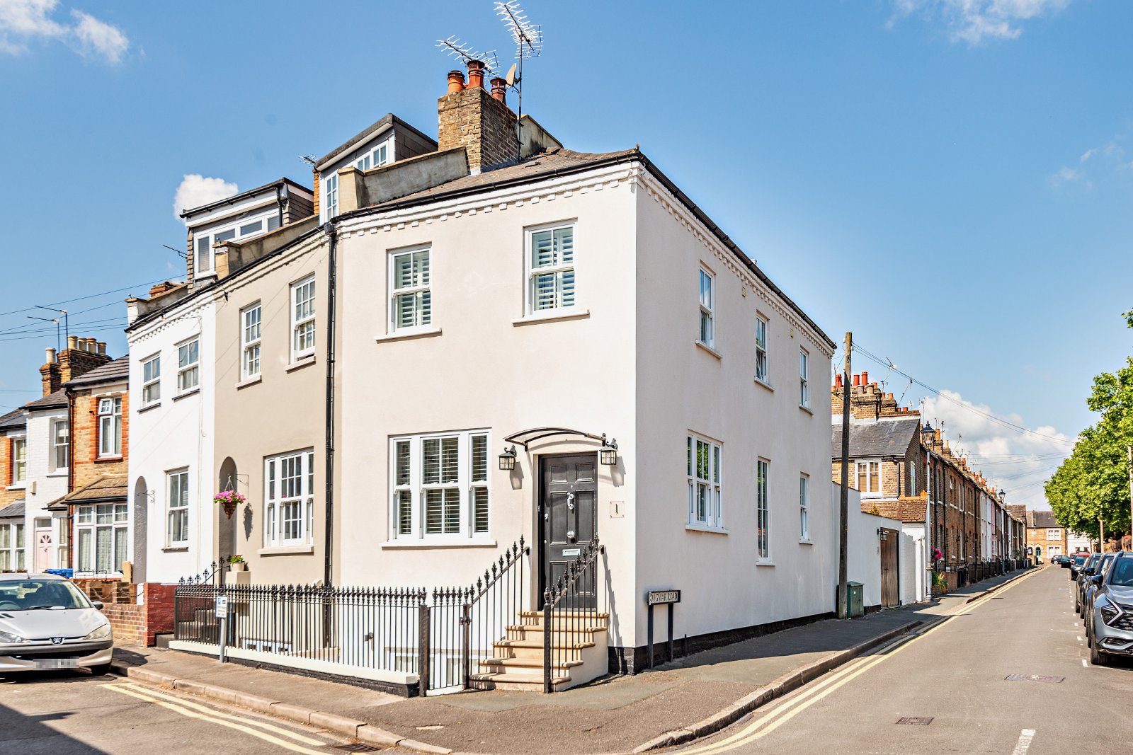 6 bedroom detached house for sale
