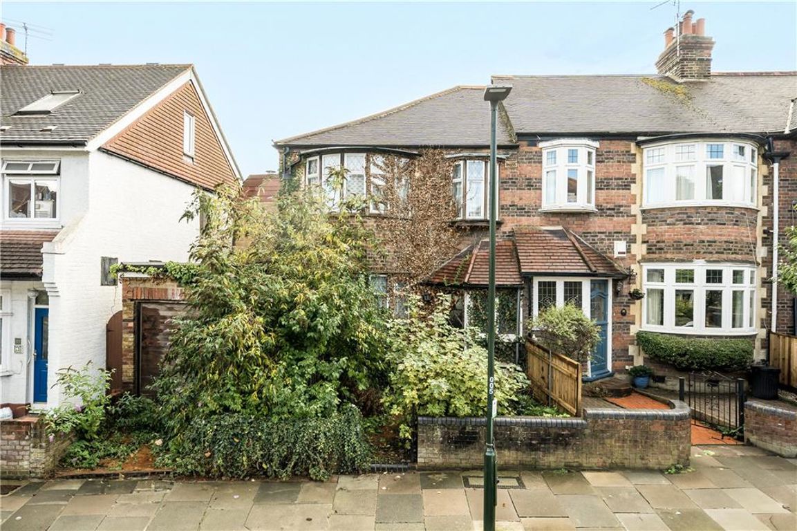 3 bedroom terraced house for sale 0
