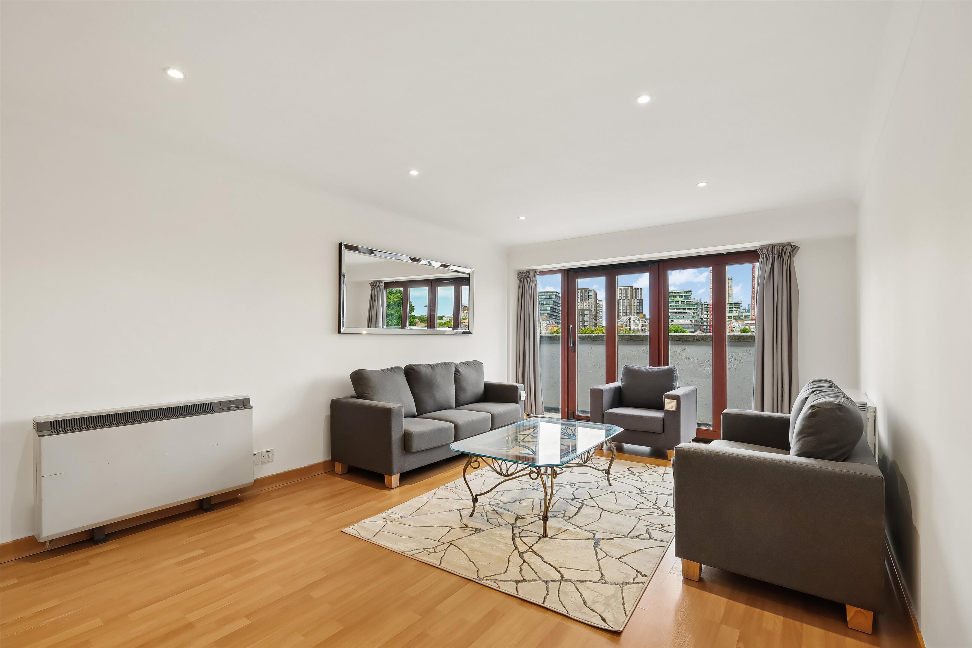 81, Hermitage Court, London photo 3