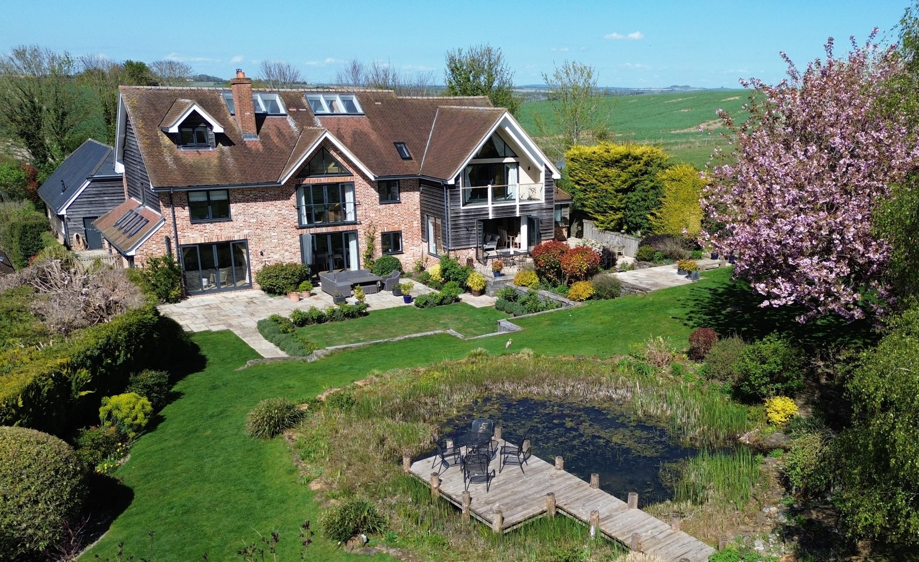 6 bedroom detached house for sale 0