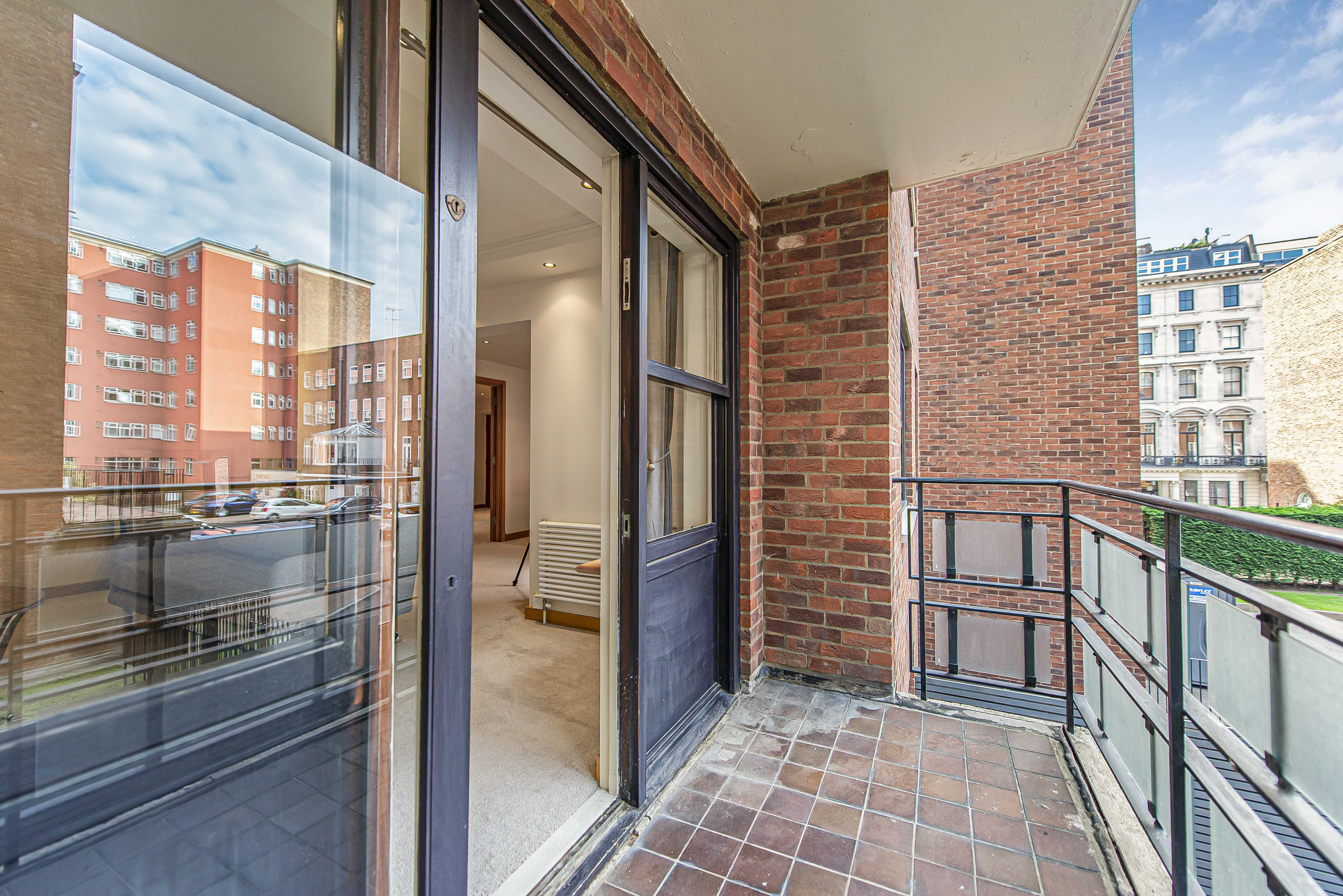 2 bedroom flat for sale 0