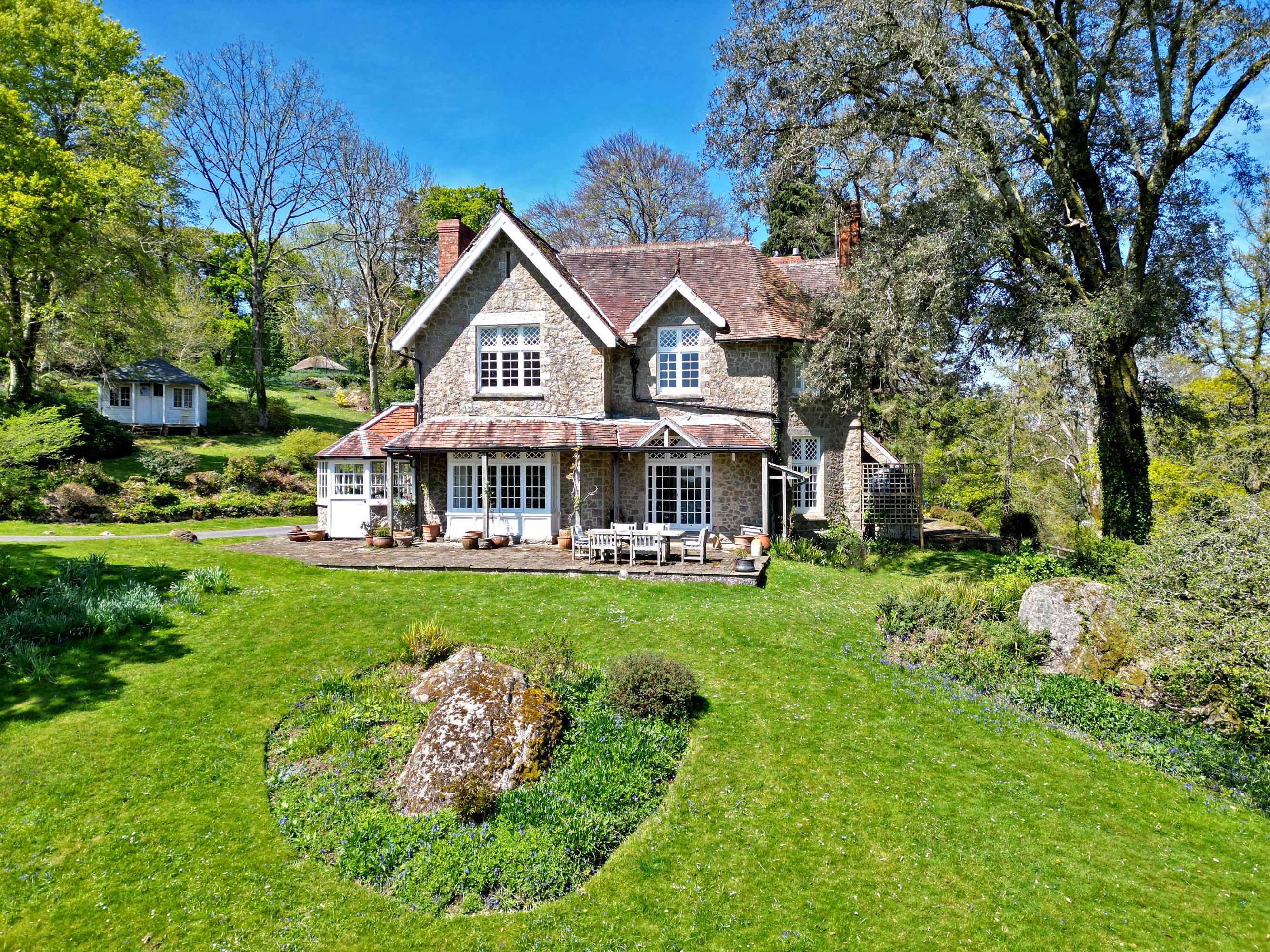 7 bedroom detached house for sale 0