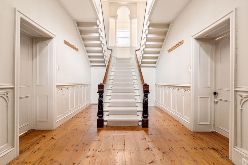 6 bedroom detached house for sale 0