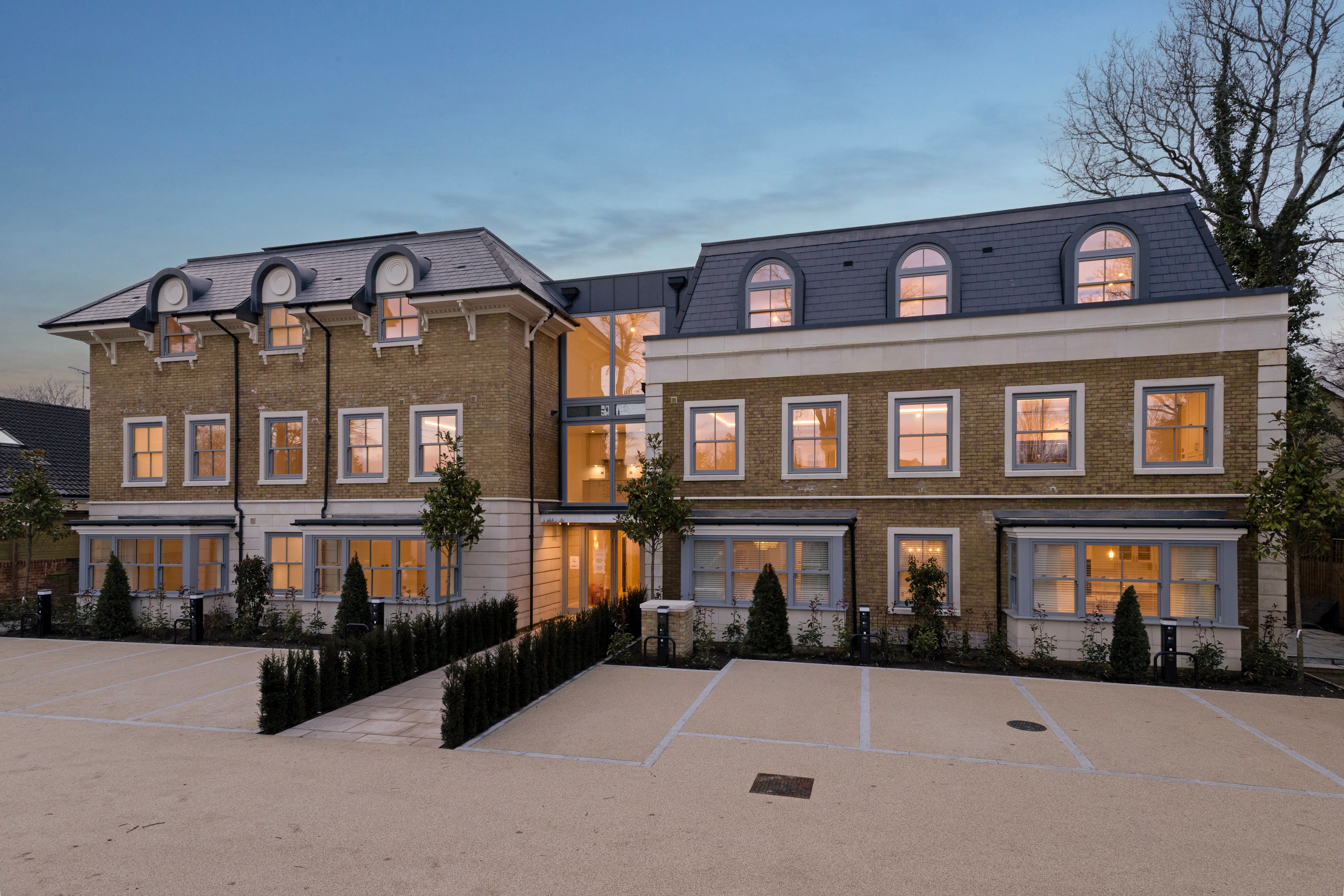 3 bedroom maisonette for sale