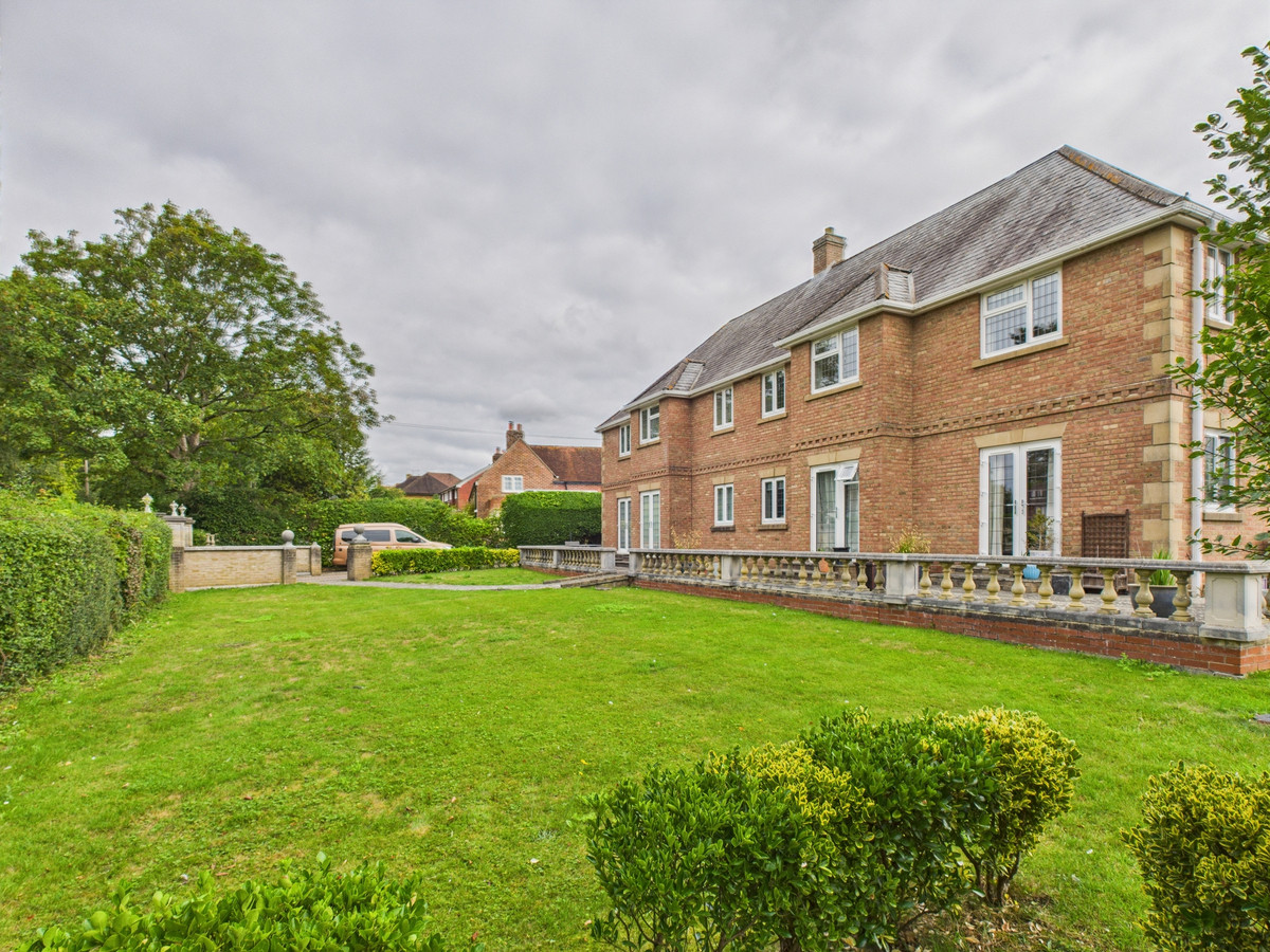 2-bed flat on Flat 3 Bowes Hill Court, 78, Bowes Hill, Rowlands Castle, £210,000