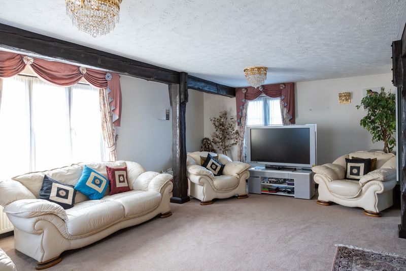 4 bedroom detached house for sale 0