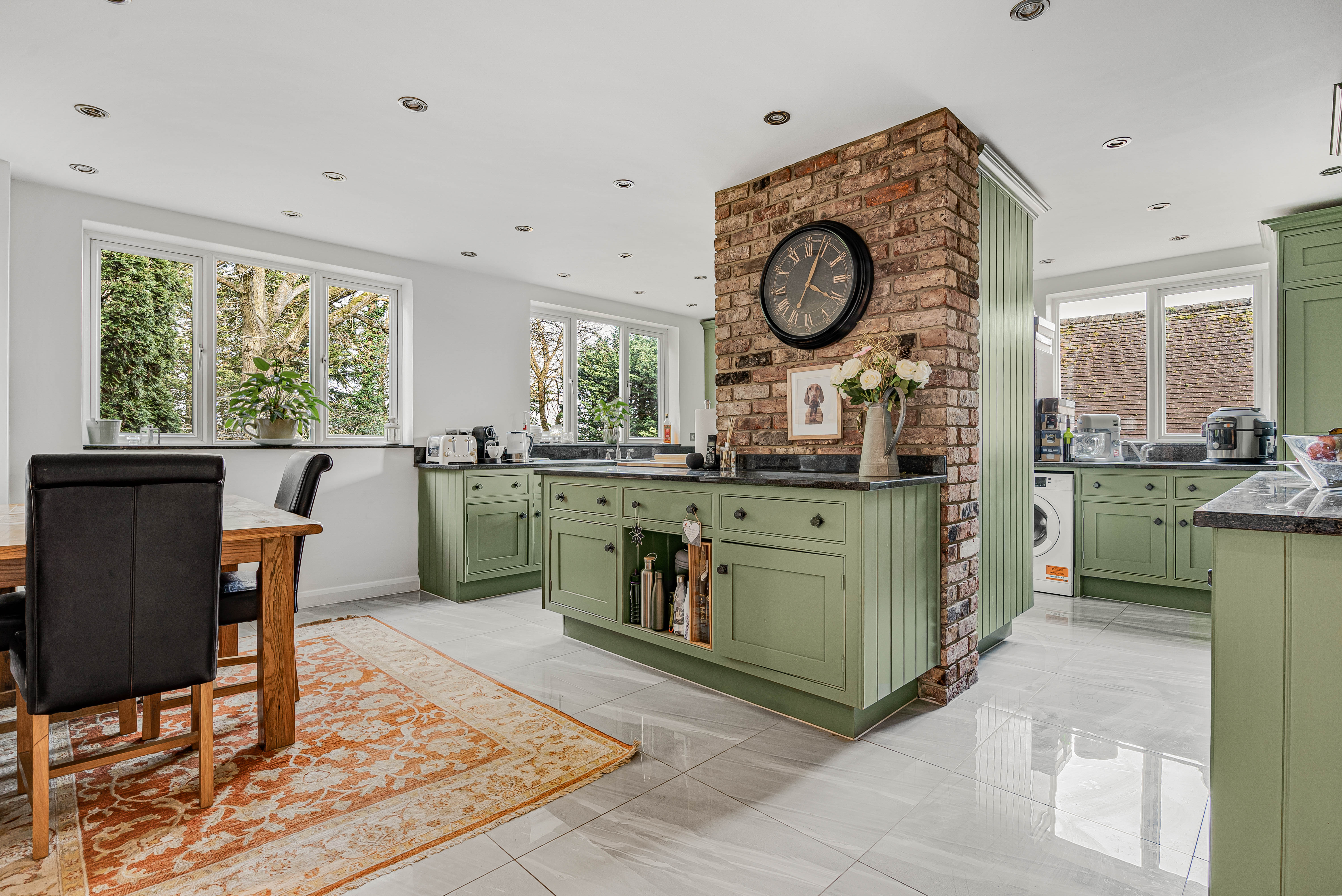 6 bedroom detached house for sale 0