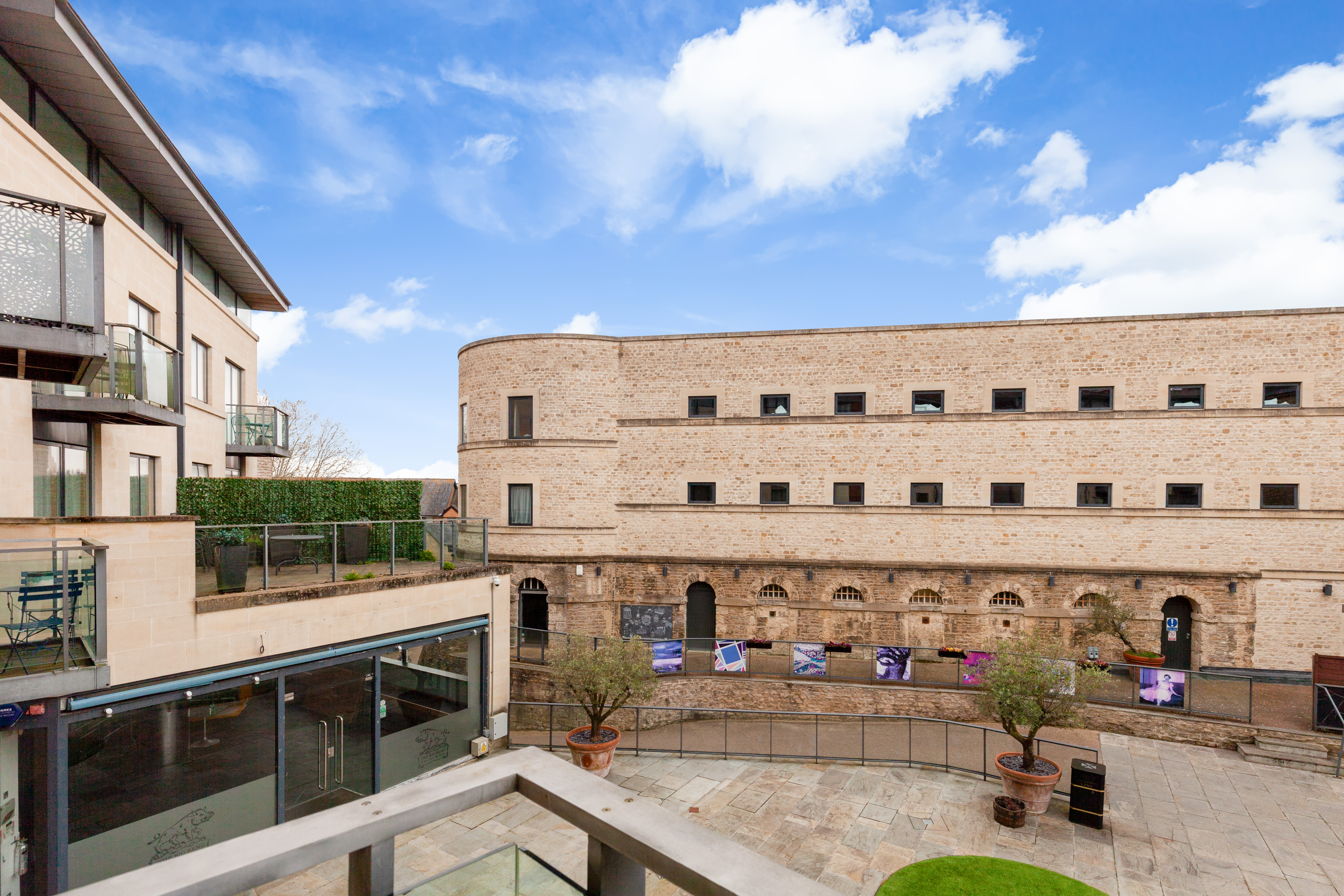 1-bed flat on 12, Oxford Castle, Oxford, £2,000/mo
