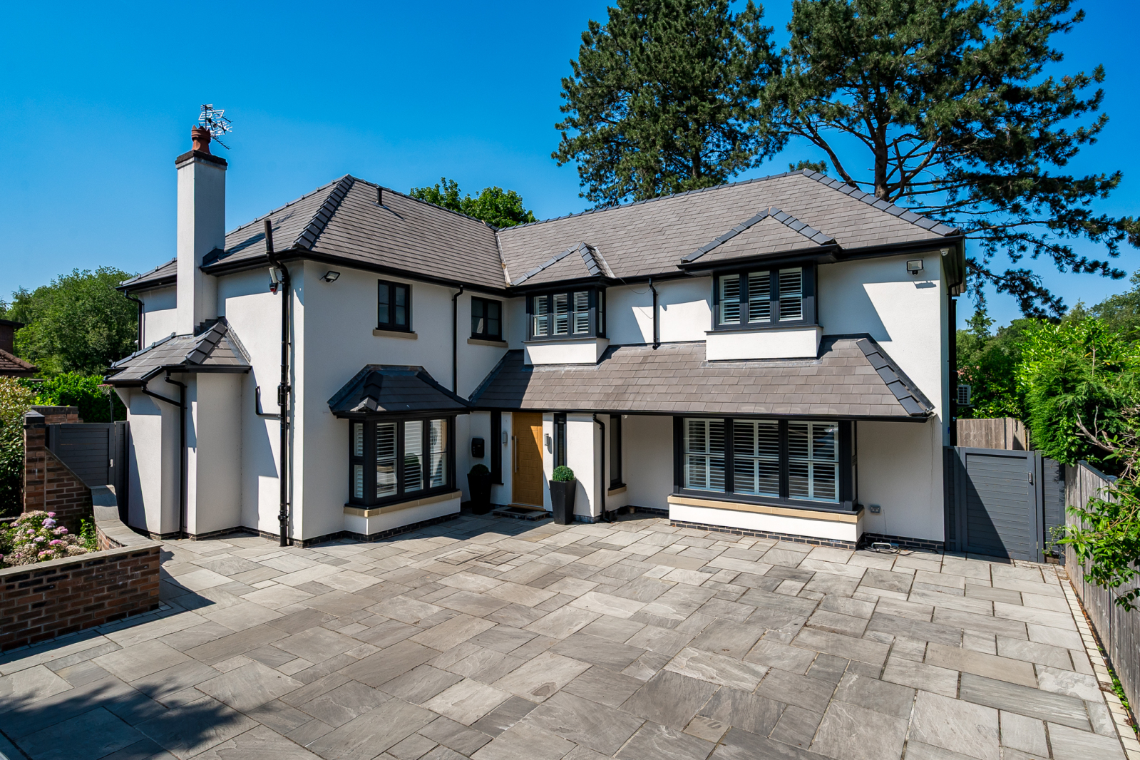 5 bedroom detached house for sale 0