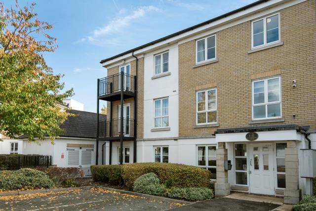 9, Katherine Court, Woking photo 5