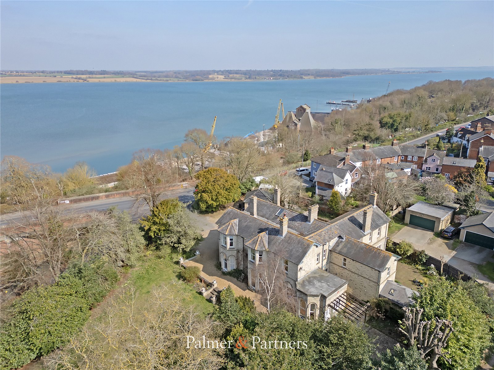 6 bedroom detached house for sale 0