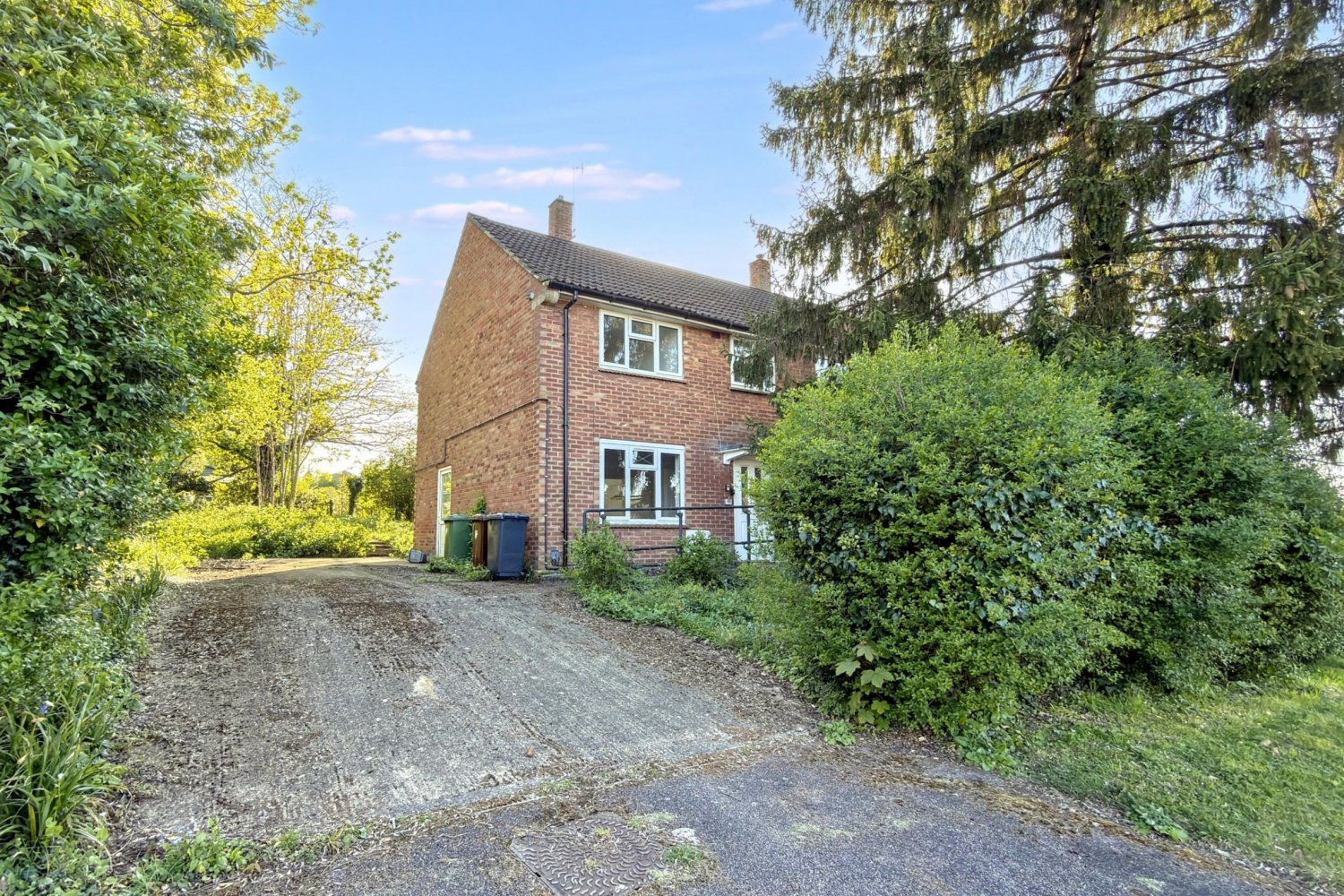Ashfield Avenue, Bushey photo 2