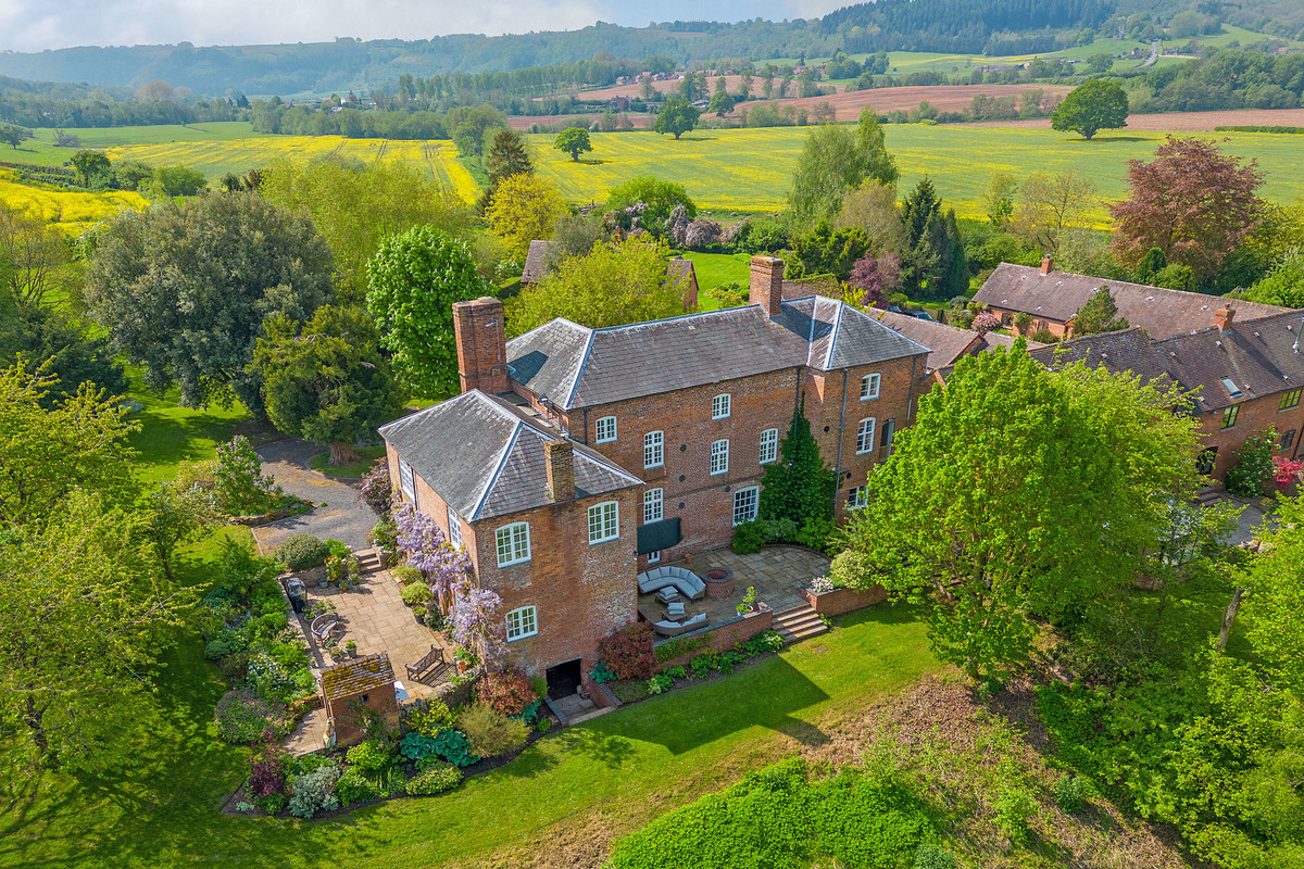 6 bedroom property for sale 0