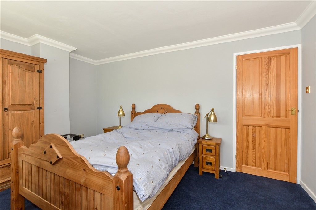 Latimer Close Langley Green, Crawley photo 4