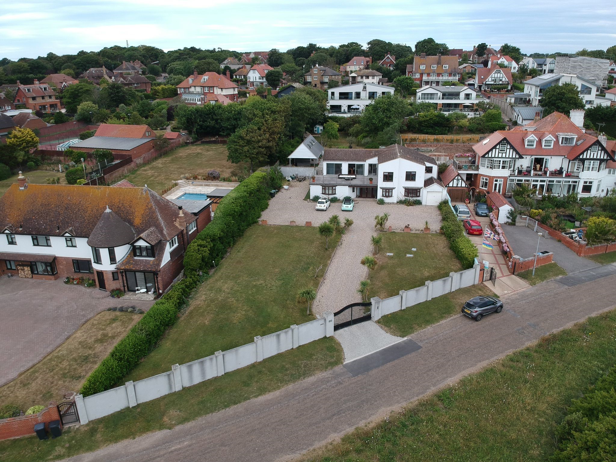 3 bedroom detached house for sale in Guildford