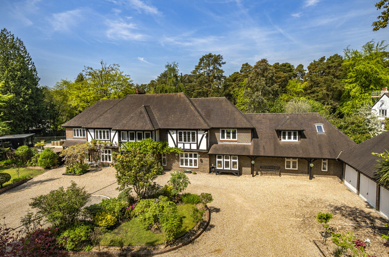 6 bedroom detached house for sale 0