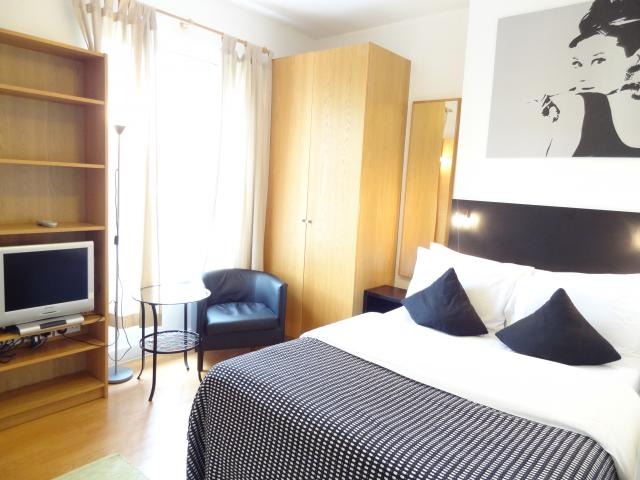 28-29  Flat 22, Cartwright Gardens, London photo 2