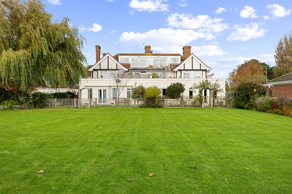 2-bed flat on Flat 5, 24, The Fairway, Aldwick Bay Estate, Aldwick, West Sussex, £325,000