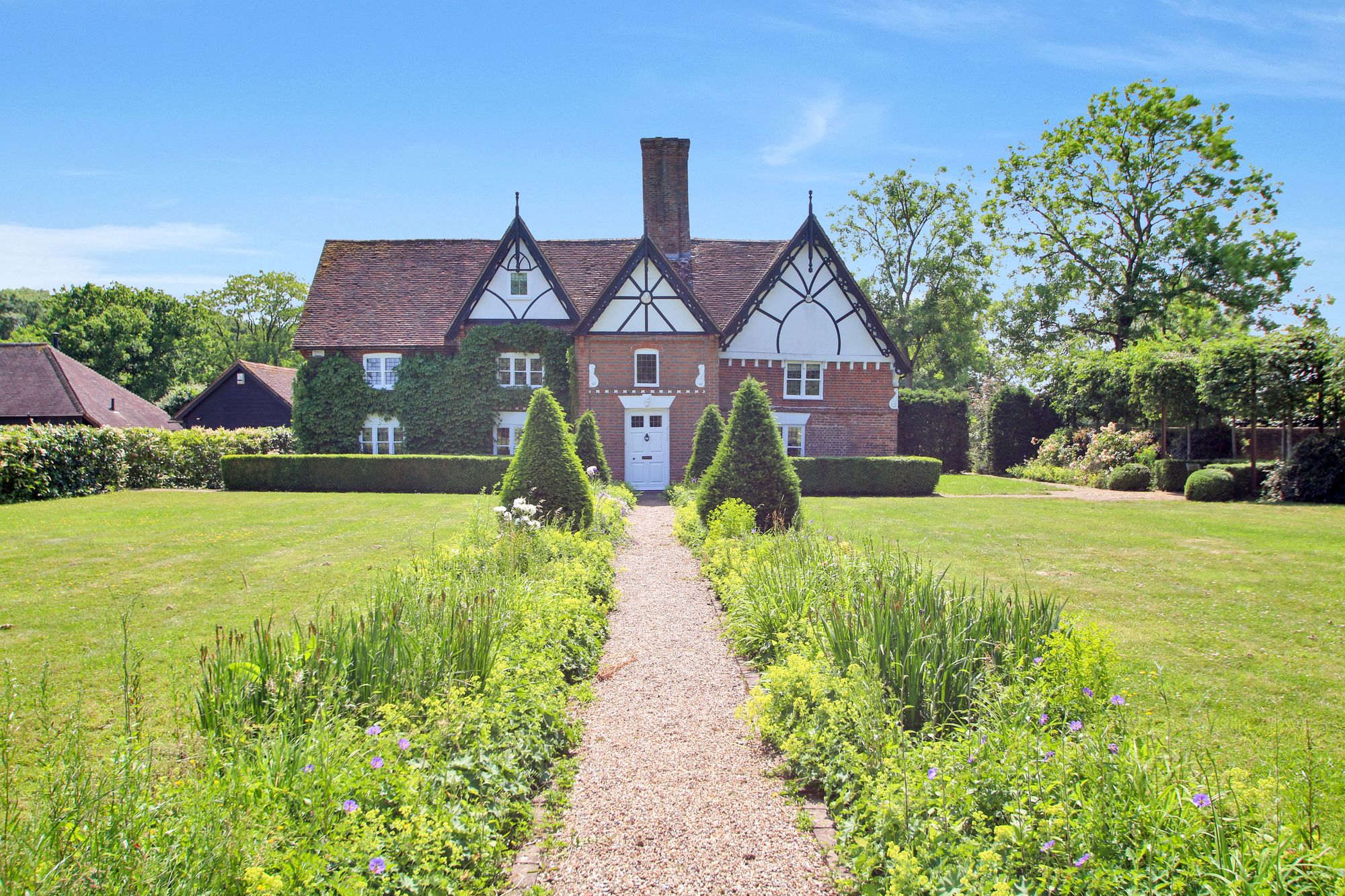 5 bedroom detached house for sale 0