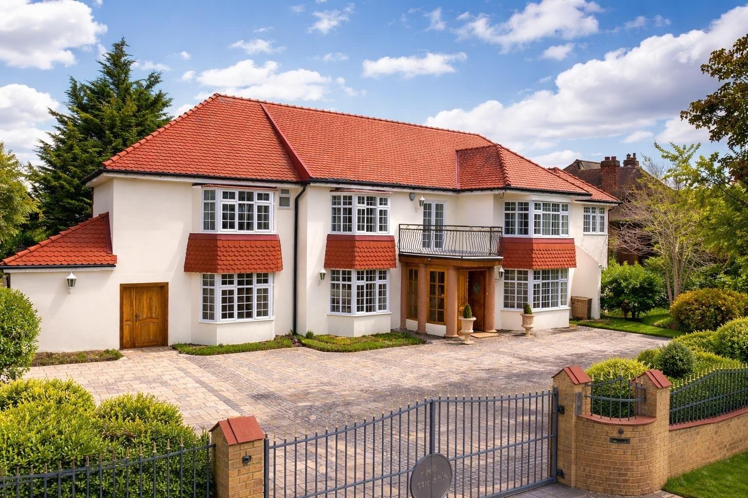 3 bedroom flat for sale in London