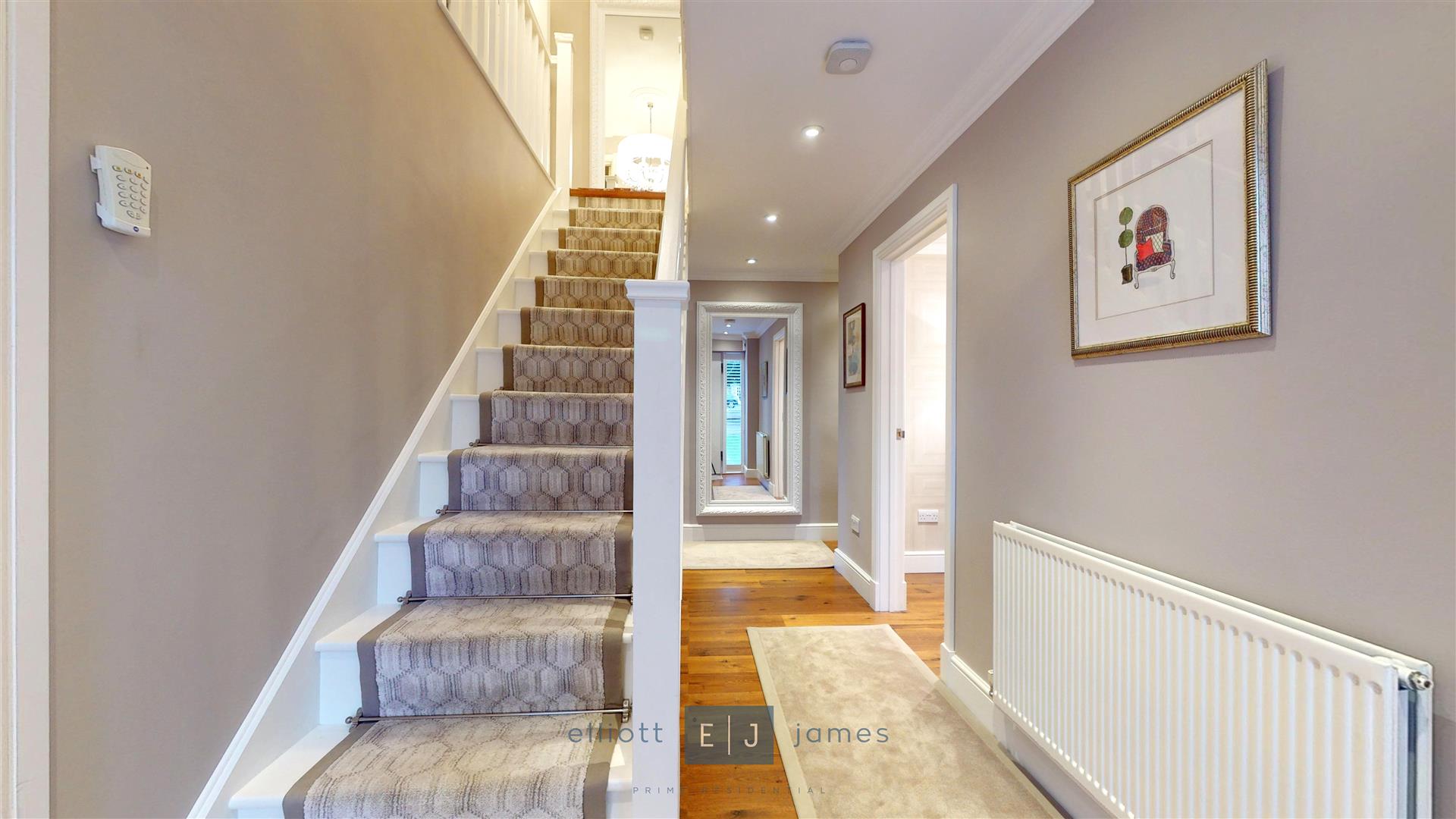 5 bedroom detached house for sale 0