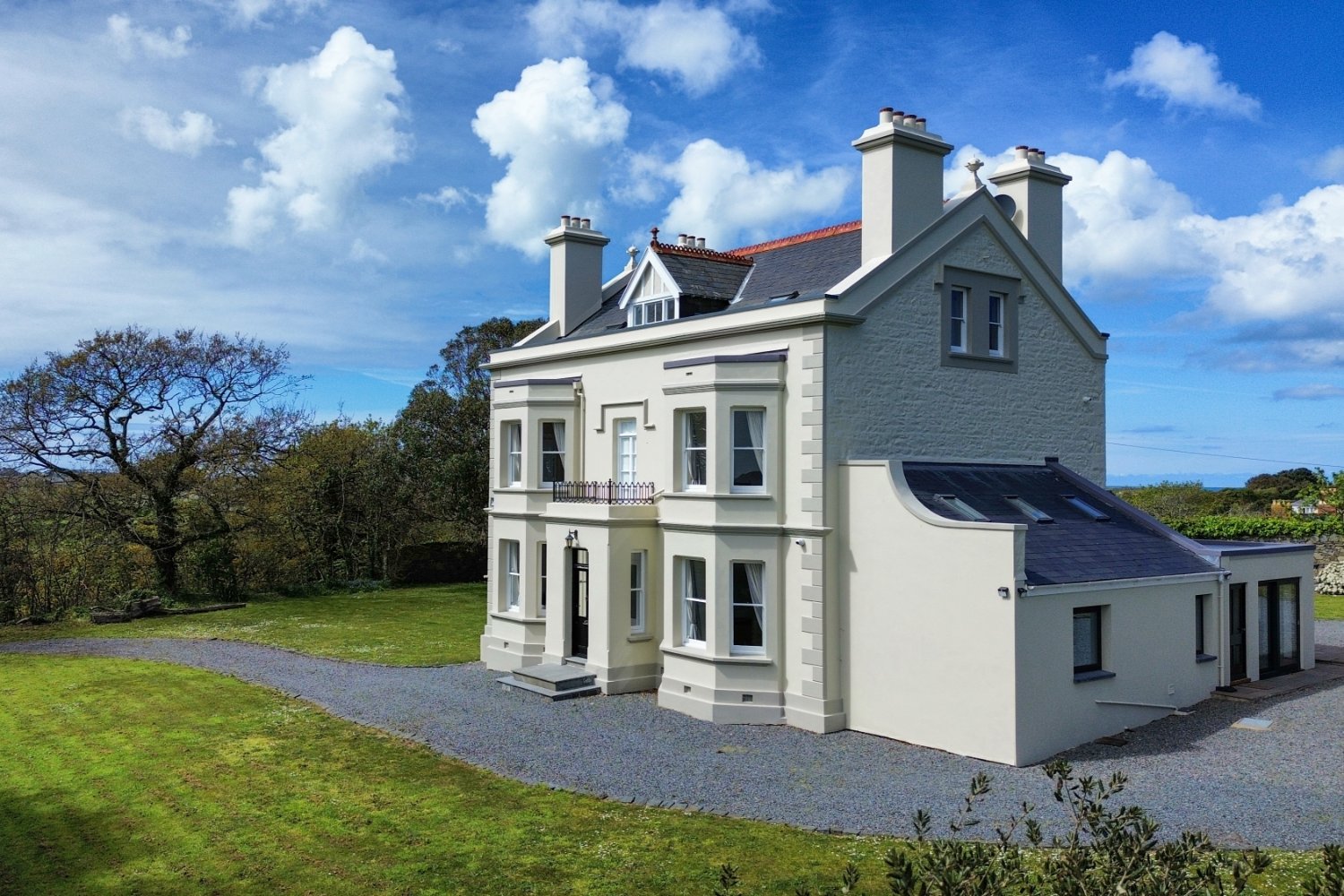 6 bedroom detached house for sale 0