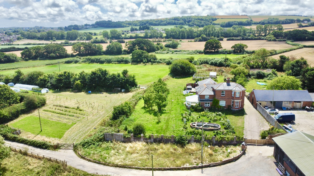 5 bedroom detached house for sale 0