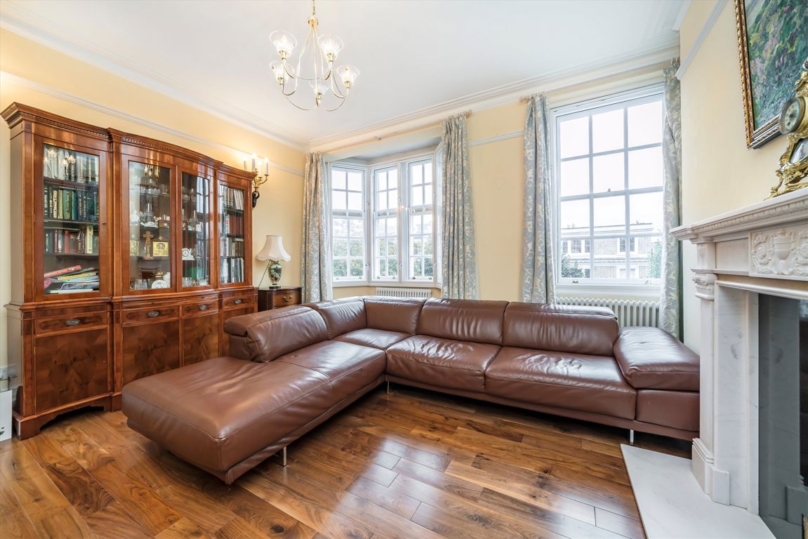 3 bedroom flat for sale 0