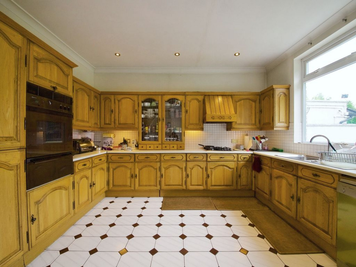 6 bedroom detached house for sale 0