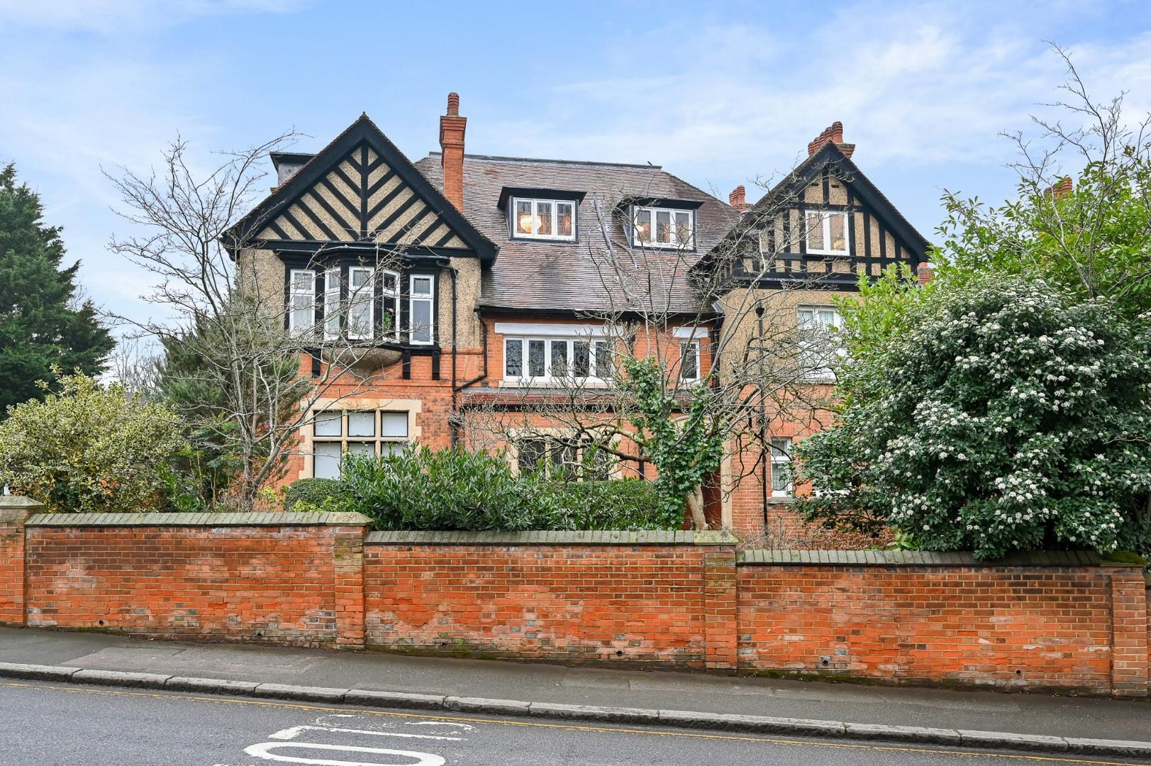 3 bedroom flat for sale 0