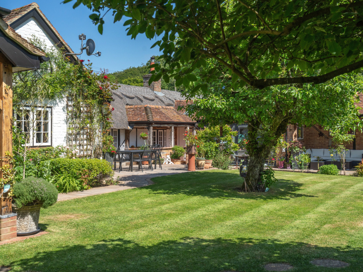 Thatch Cottage, Magpie Lane, Amersham photo 3