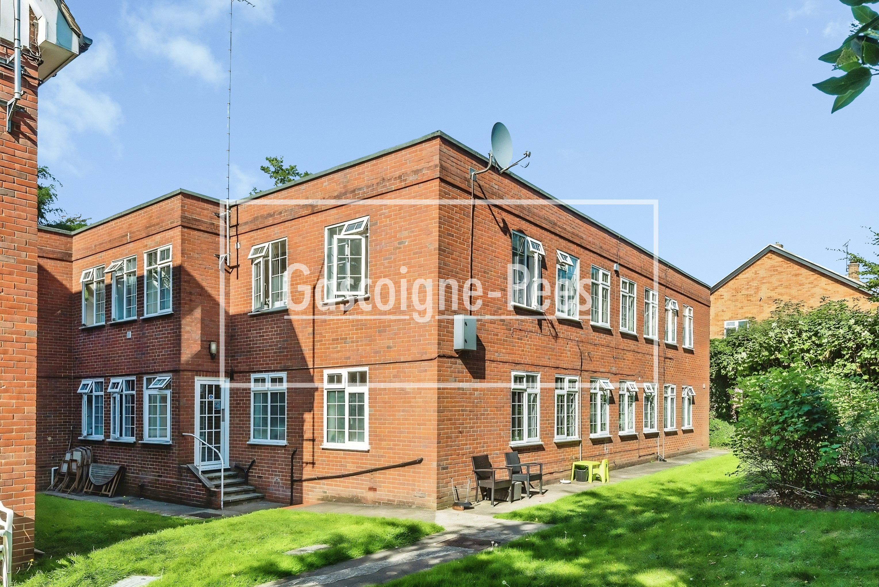 Flat 10, Leatherhead photo 2