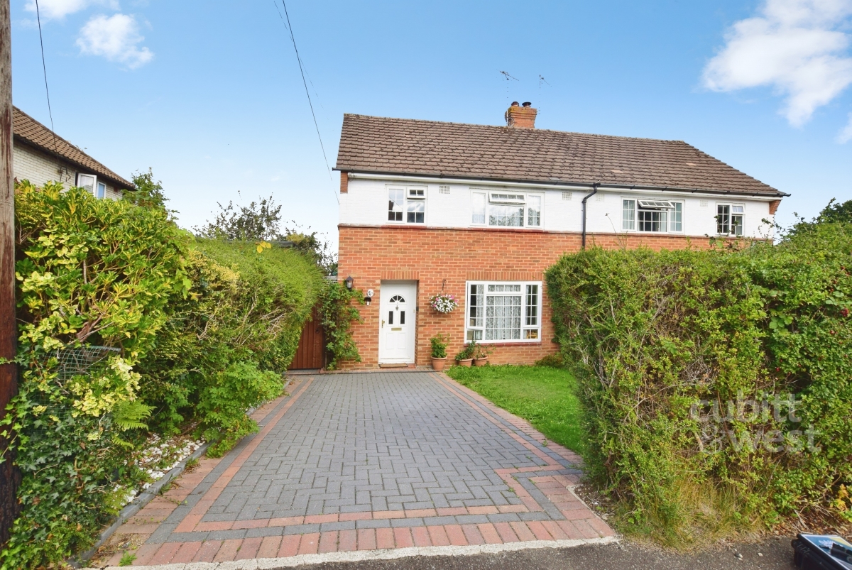 29, Victoria Road, Haywards Heath photo 2