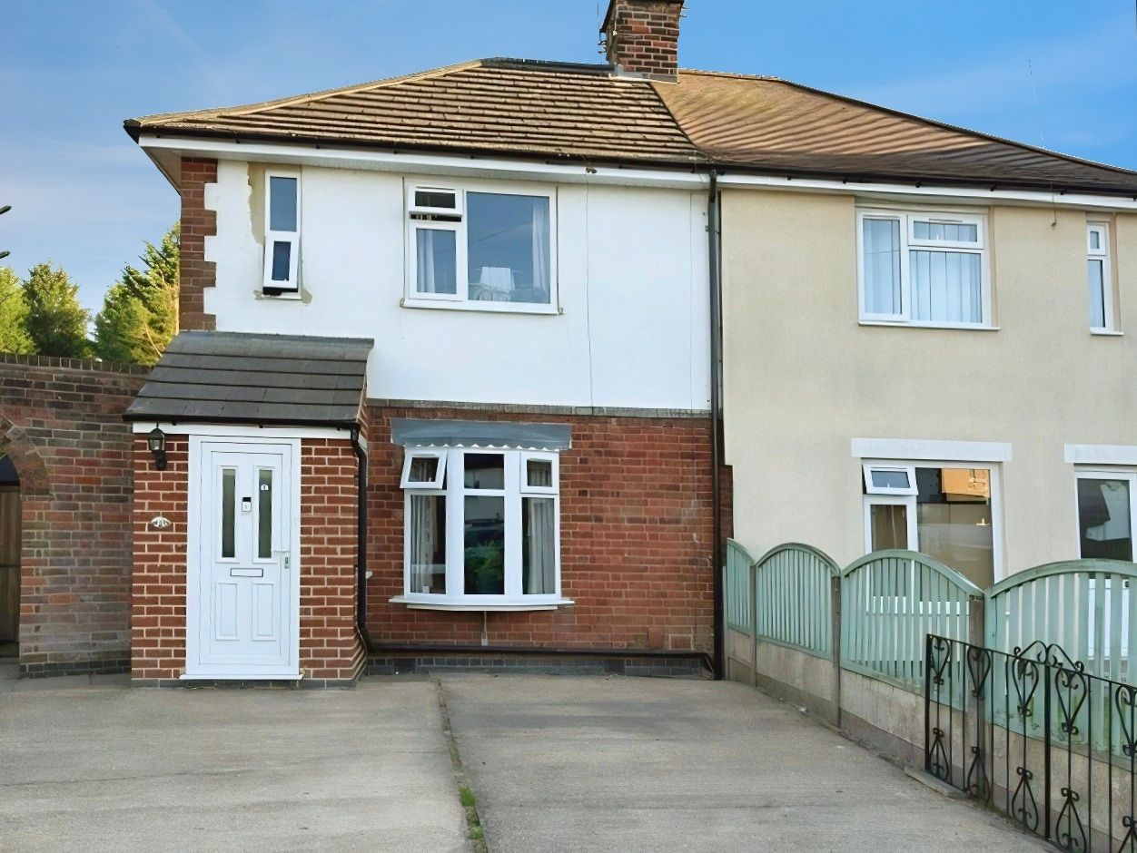 10, Teign Bank Close, Hinckley photo 3