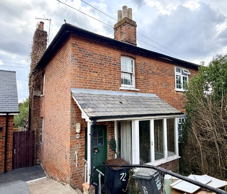 72, Spring Rise, Egham photo 3