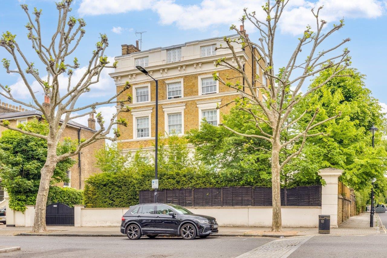 3 bedroom flat for sale 0