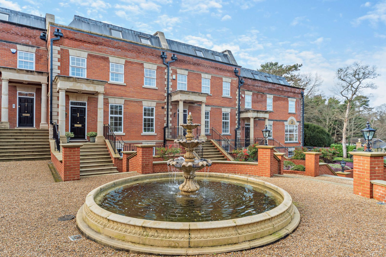 6 bedroom terraced house for sale 0