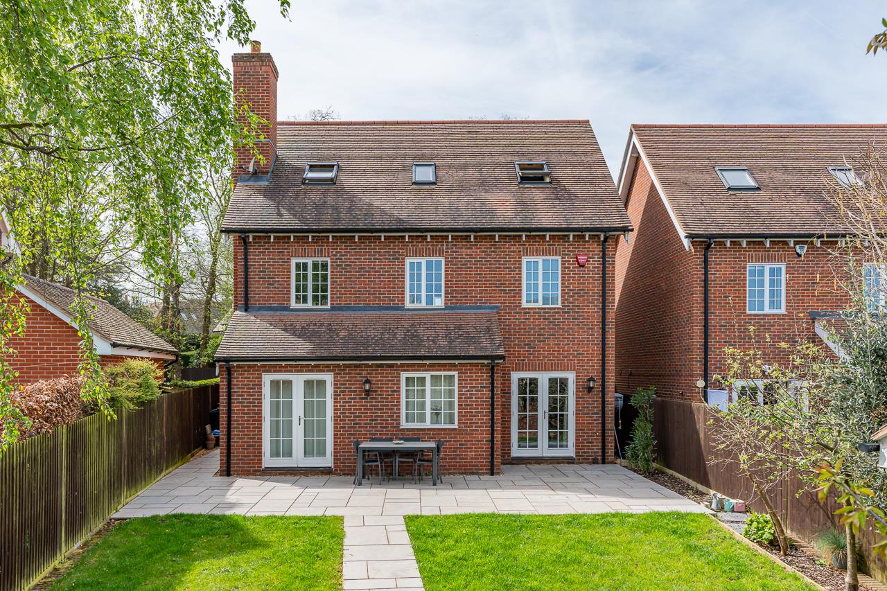 5 bedroom property for sale 0