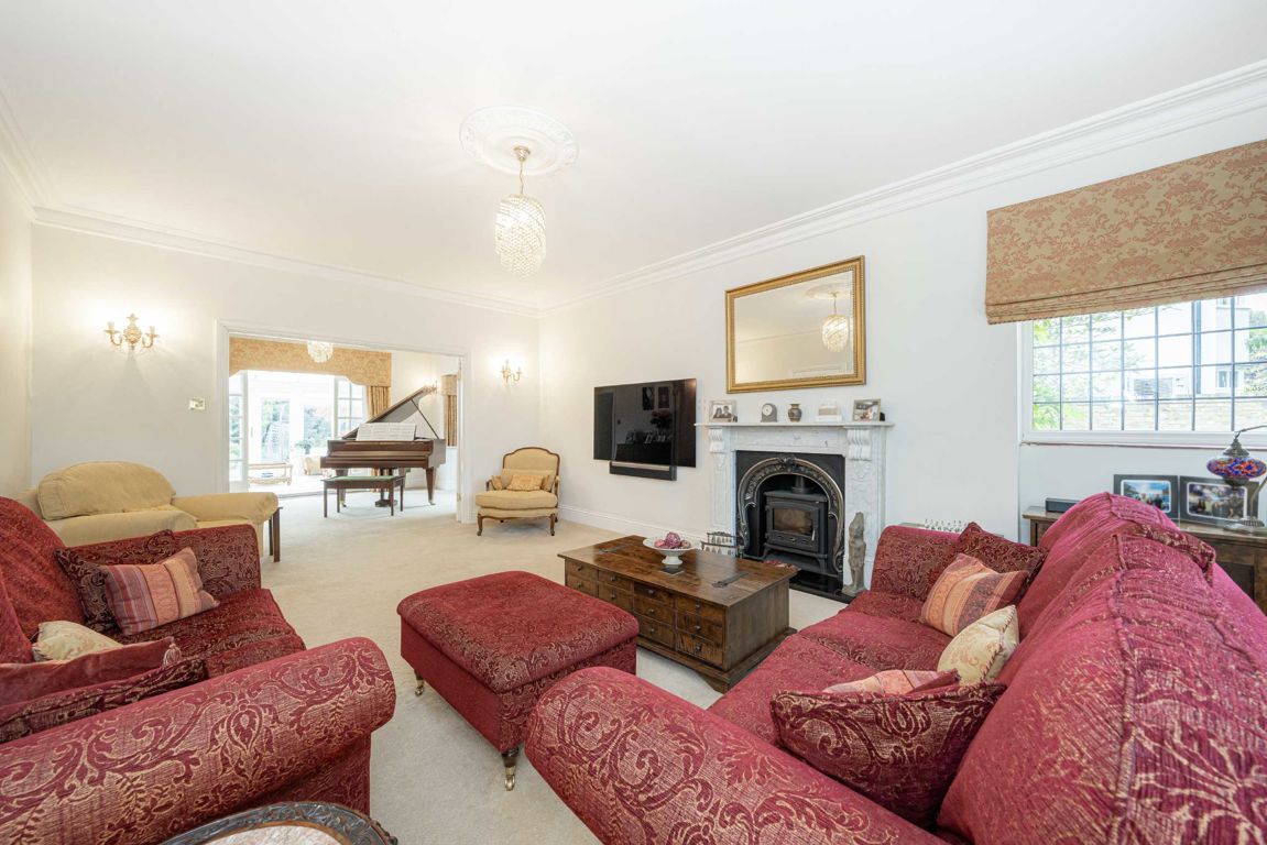 4 bedroom detached house for sale 0