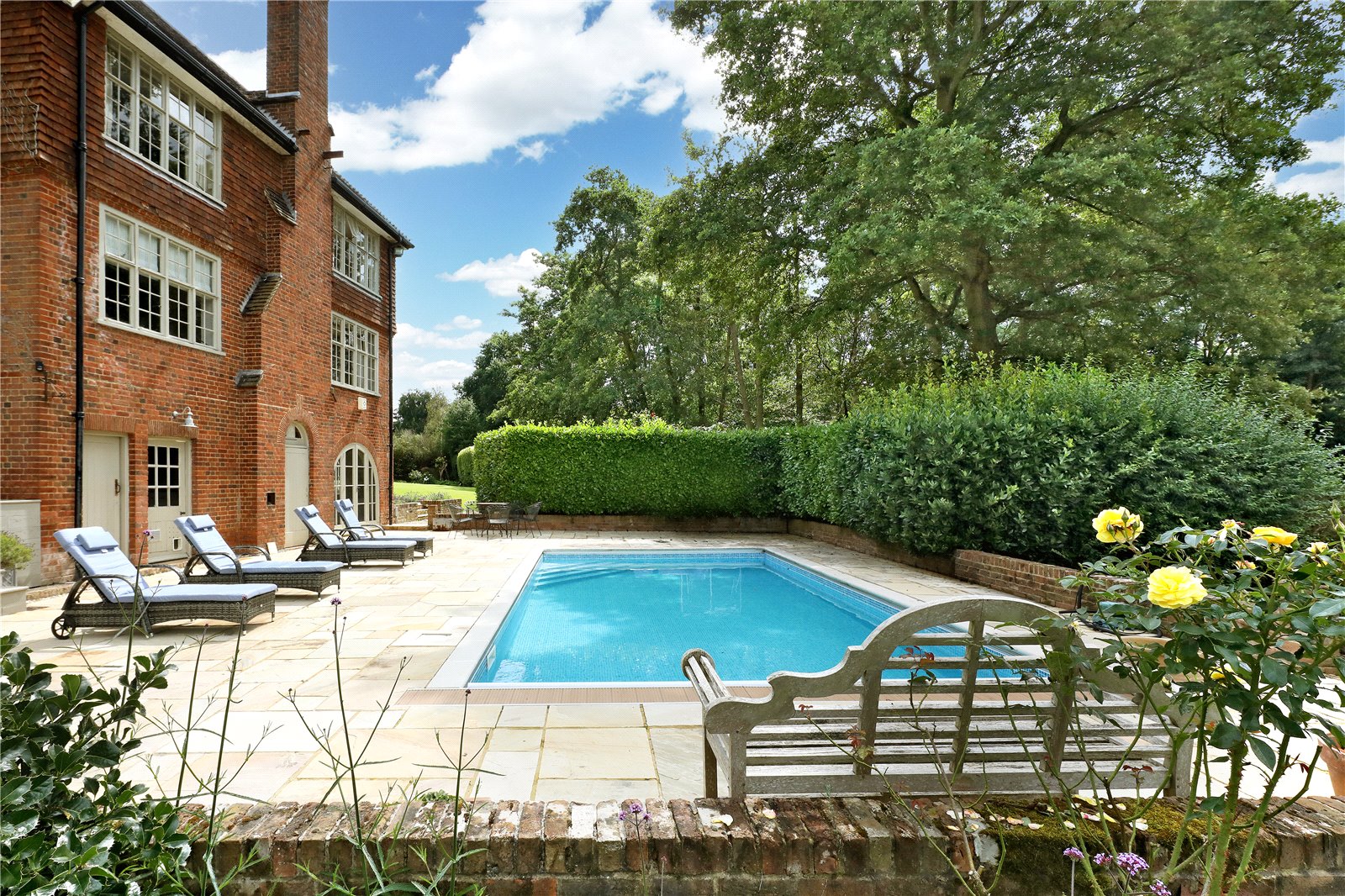 6 bedroom detached house for sale 0